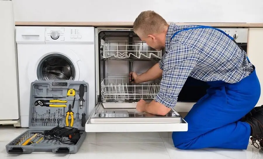 Hendek Siemens servisi teknisyen ekibi beyaz eşya tamiri yaparken